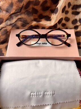 Chic Tortoiseshell Oval Eyeglasses | Model SMU04Z 50-18-140 | Classic Retro Fram